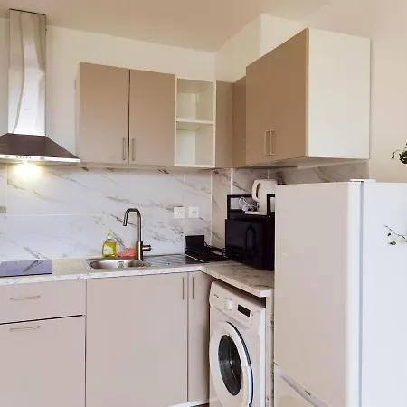 Bright Near Paris Expo & Metro Elevator N92-113 Vanves
